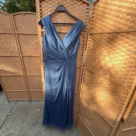 ~Jade by Jasmine~ Bridal Gown - Size 4 - Picture 5 of 13